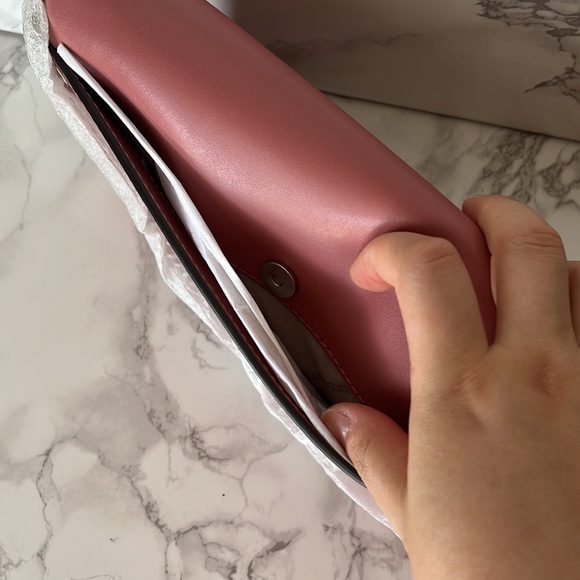 Michael Kors WOC Bellamie Polished Leather Clutch Rose - Picture 10 of 13